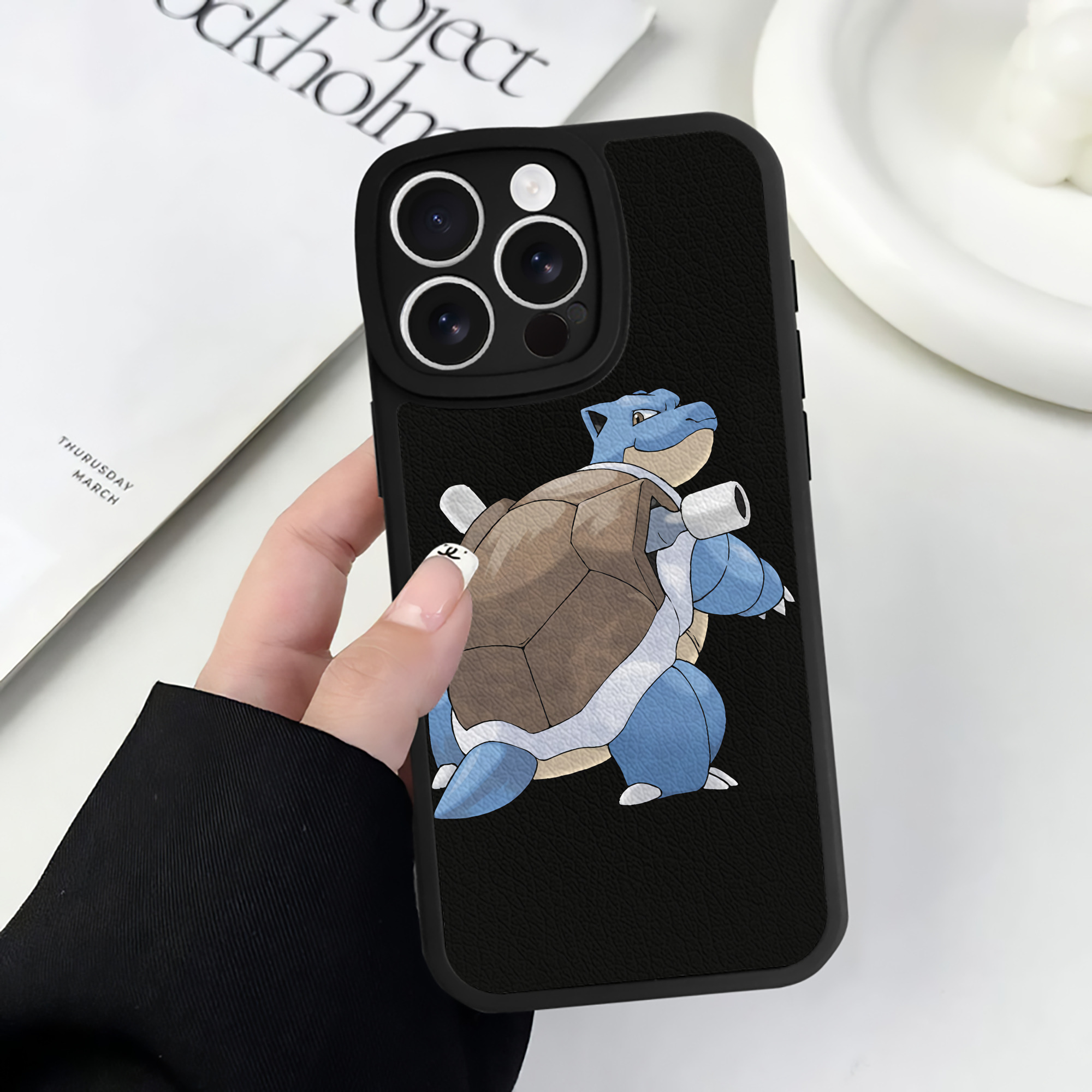 （画像用） ポケットモンスター Pokémon 【iPhone 16シリーズ対応】シリコンスマホケース（レザー調） 材質：シリコン